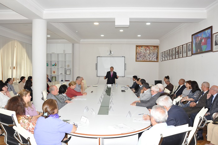 Ədəbiyyat İnstitutunun Elmi şurasında bir sıra məsələlər müzakirə edilib