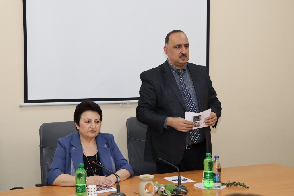 “Türklərin xalq təbabəti” mövzusunda dəyirmi masa keçirilib