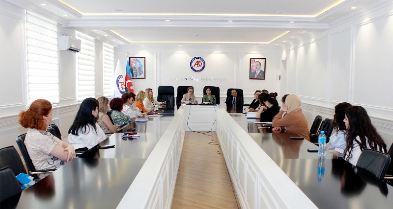Folklor İnstitutunun alimləri fənn proqramlarının monitorinqi və təkmilləşdirilməsi ilə bağlı müzakirədə iştirak ediblər