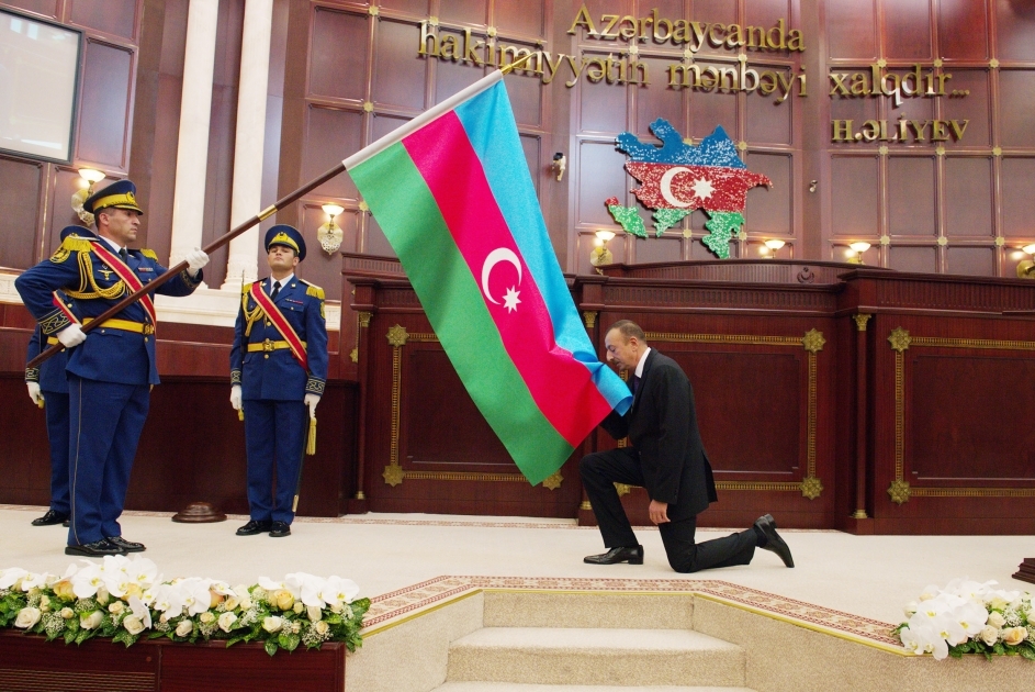 Bu gün İlham Əliyevin birinci müddətə Azərbaycan Respublikasının Prezidenti seçilməsindən 20 il ötür