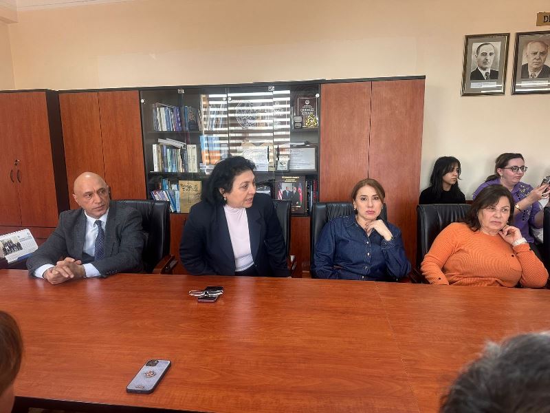 Dilçilik İnstitutunda Elm gününə həsr olunmuş elmi sessiya keçirilib