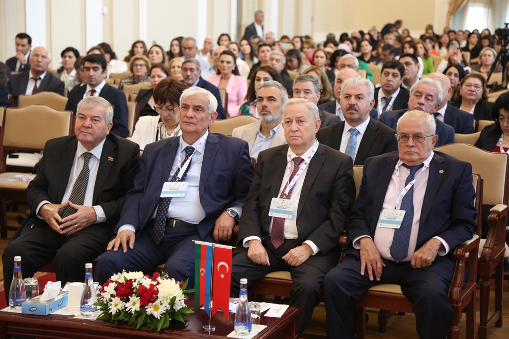 В Баку проходит международная конференция «Огузские языки», посвященная 100-летию общенационального лидера Гейдара Алиева и Турецкой Республики
