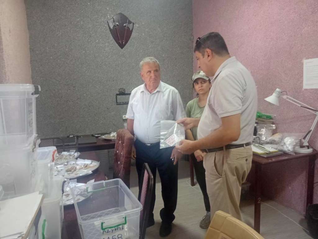 AMEA-nın və Elm və Təhsil Nazirliyinin rəhbərliyi Azıx mağarasında aparılan tədqiqatlarla tanış olub