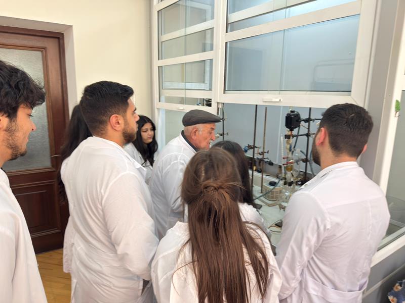 Polimer Materialları İnstitutunda Sumqayıt Dövlət Universitetinin tələbələri istehsalat təcrübəsi keçirlər
