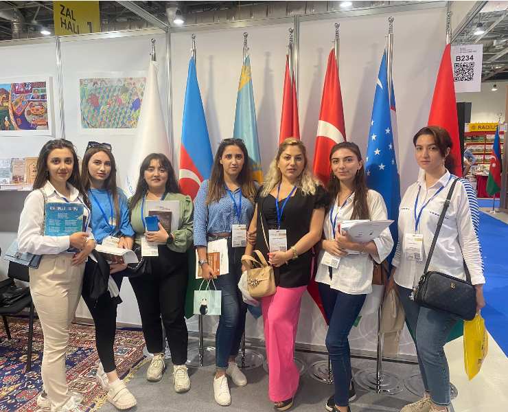 Neft və Qaz İnstitutunun əməkdaşları 8-ci Bakı Beynəlxalq Kitab Sərgisində iştirak ediblər