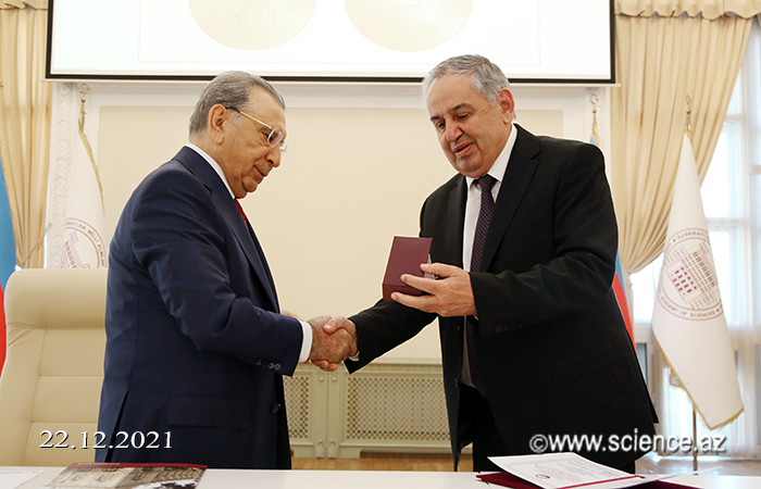 Academician Ramiz Mehdiyev was awarded the “Gold medal named after Nizami Ganjavi of the Republic of Azerbaijan”