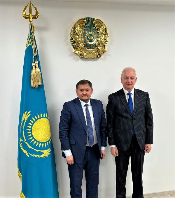 Академик Шахин Мустафаев встретился с министром науки и высшего образования Казахстана Саясатом Нурбеком