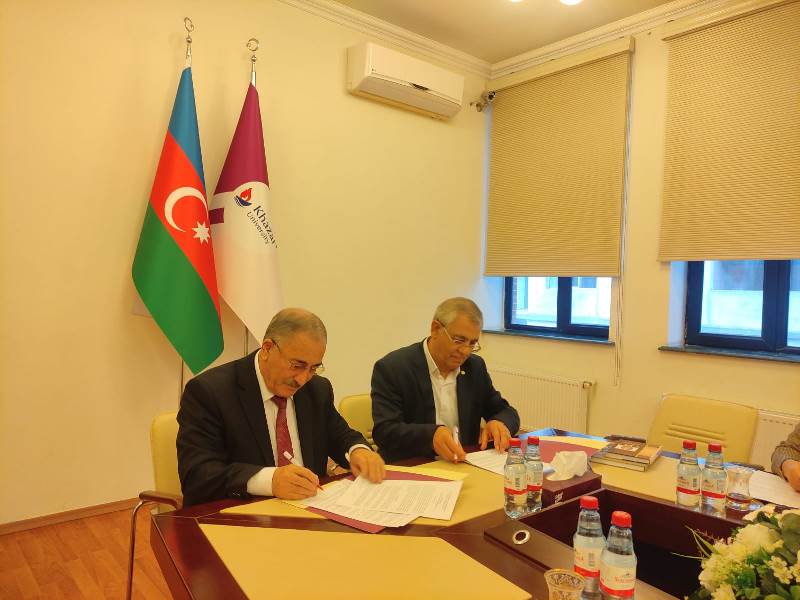 Torpaqşünaslıq və Aqrokimya İnstitutu ilə Xəzər Universiteti arasında əməkdaşlıq müqaviləsi imzalanıb