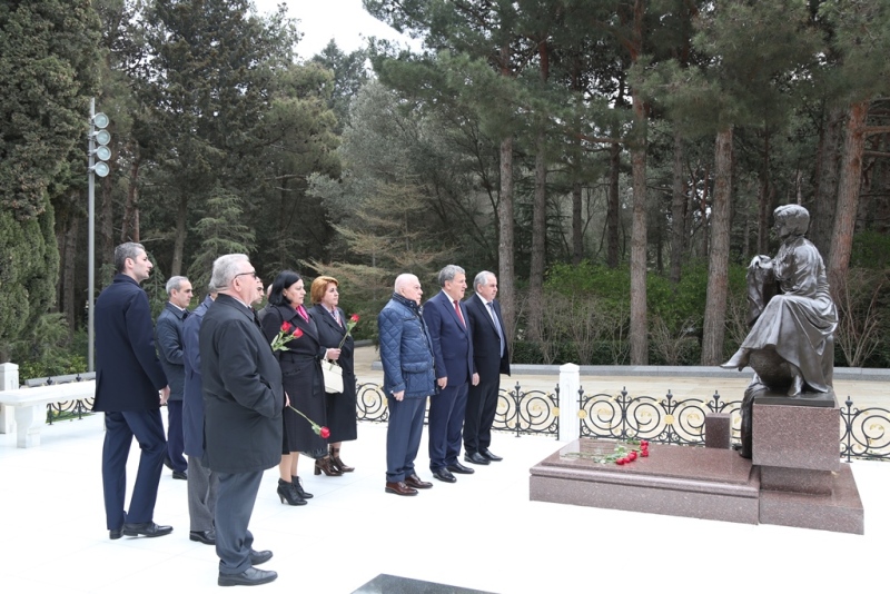 Руководство НАНА посетило могилу общенационального лидера Гейдара Алиева