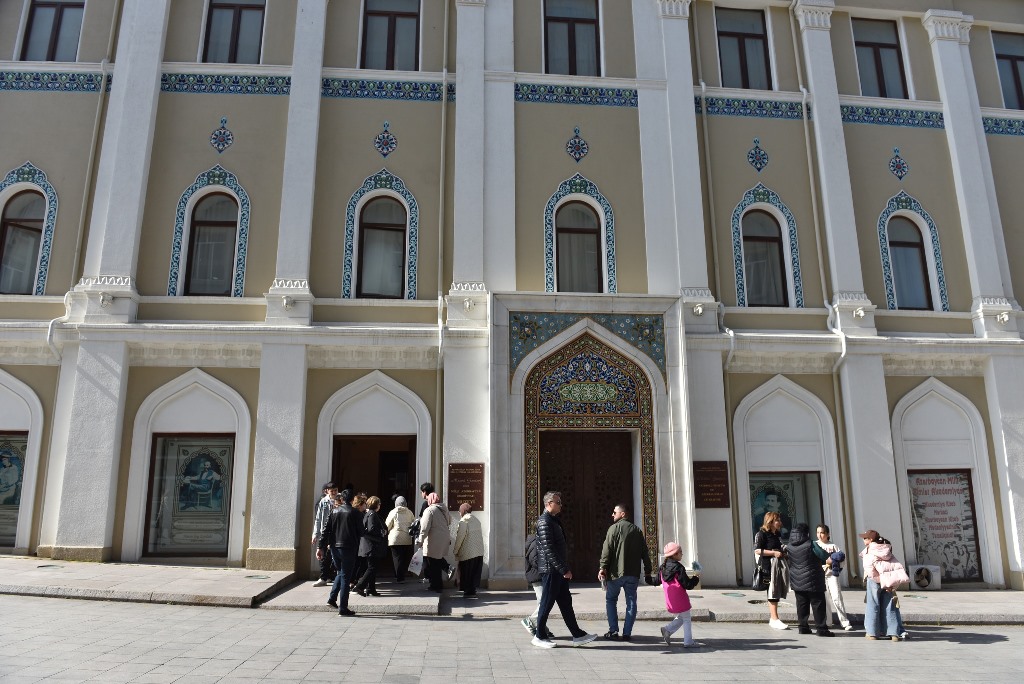 Beynəlxalq Abidələr və Tarixi Yerlər Günündə Nizami Muzeyini 2800-ə yaxın tamaşaçı ziyarət edib