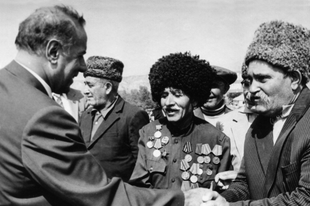 Xalqa bağışlanmış ömürdən anlar: 1975-ci il