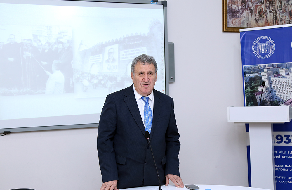 Ədəbiyyat İnstitutunda akademik Üzeyir Hacıbəyliyə həsr olunmuş elmi sessiya keçirilib