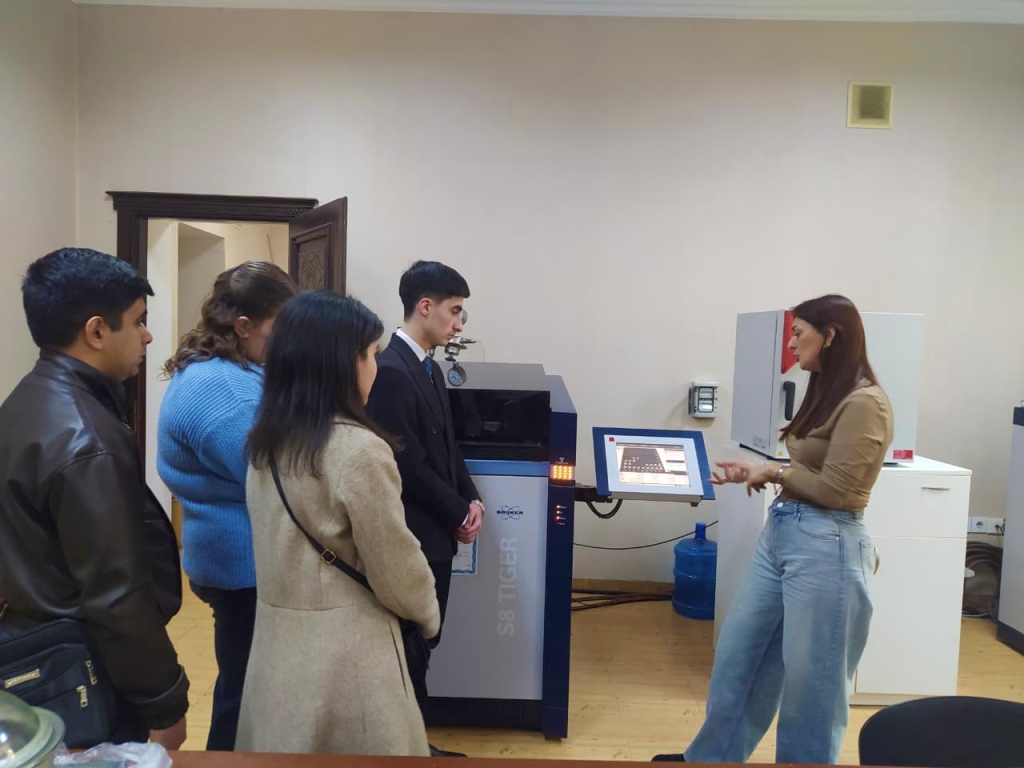 Geologiya İnstitutunda “Açıq qapı” günü keçirilib