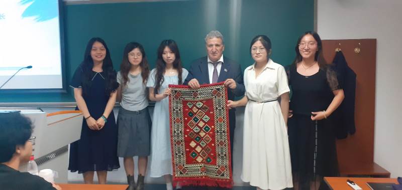 Academician Isa Habibbeyli gave a lecture to Chinese students on the history of Azerbaijani literature