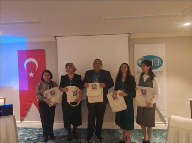 Professor Vüqar Əhməd Türkiyədə keçirilən konfransda iştirak edib