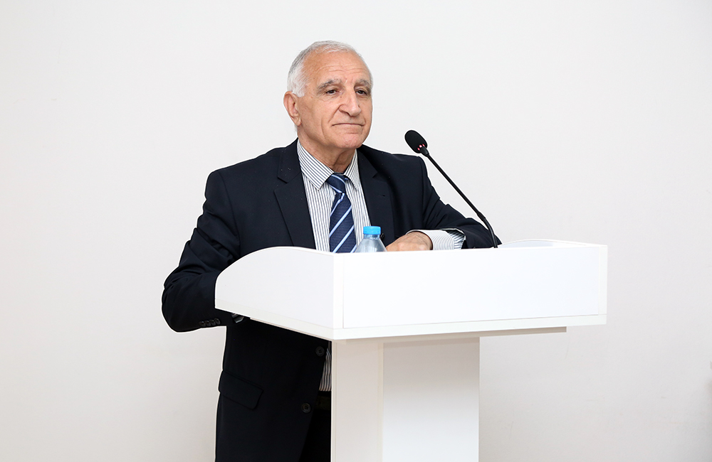 В НАНА состоялась научная сессия в честь 80-летнего юбилея Народного писателя Эльчина