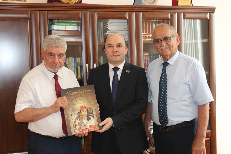 Tacikistanın ölkəmizdəki səfiri Əlyazmalar İnstitutunun qonağı olub