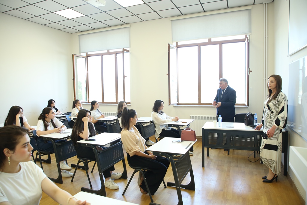 Qarabağ Universitetində AMEA-nın 80 illiyinə həsr olunmuş elmi konfrans keçirilib