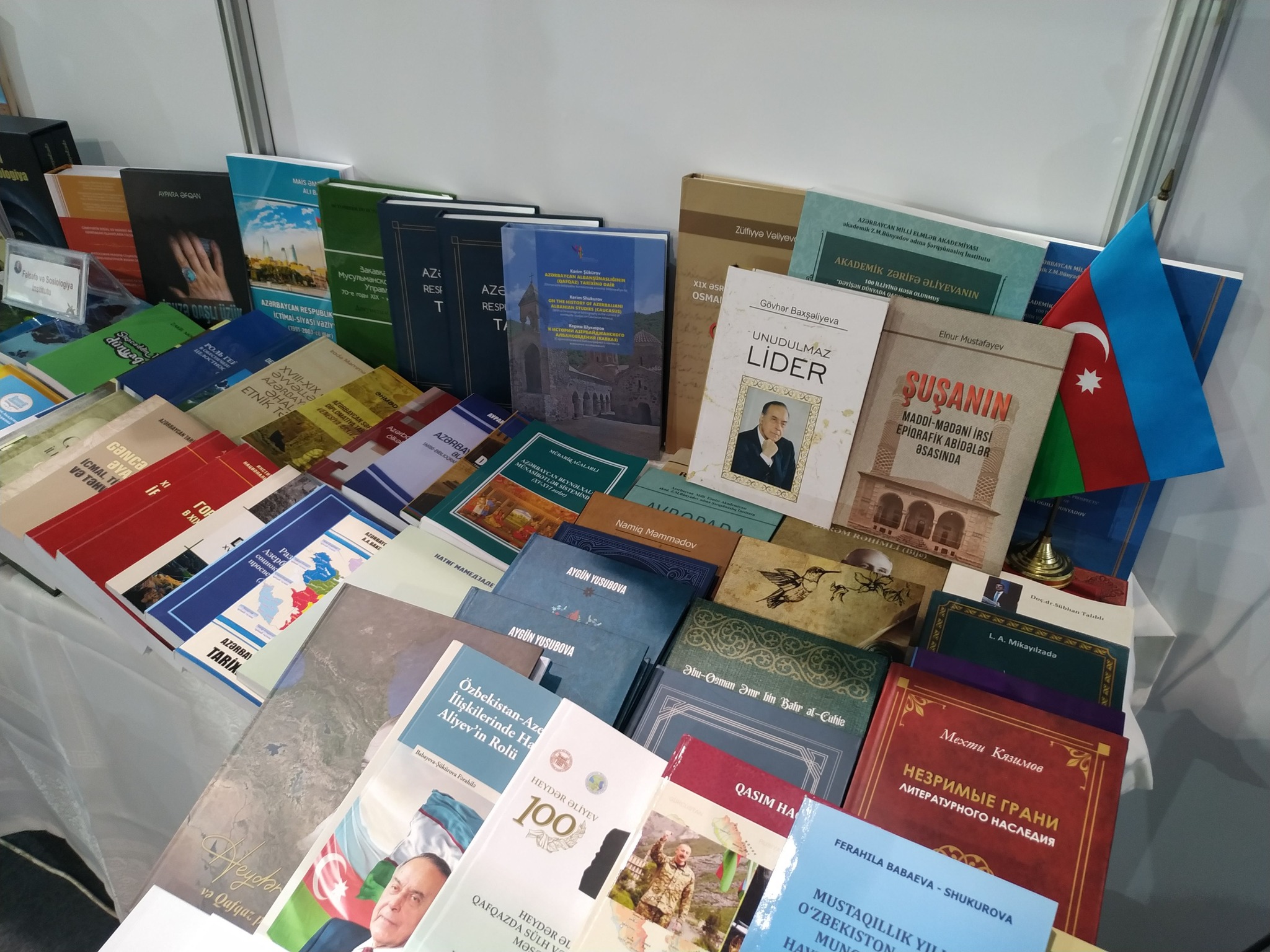 Şərqşünaslıq İnstitutunun nəşrləri X Bakı Beynəlxalq Kitab Sərgisində nümayiş olunur