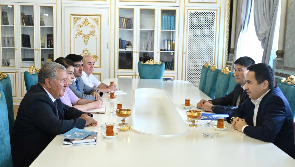 AMEA prezidenti İsa Həbibbəyli Qazaxıstanın ölkəmizdəki səfiri ilə görüşüb