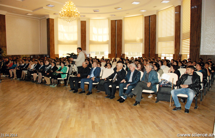 Национальным музеем азербайджанской литературы НАНА было проведено литературно-художественное собрание, посвященное 120-летнему юбилею Алиага Вахида