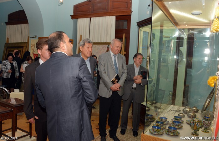 В Музее истории Азербайджана НАНА была проведена выставка “Подарки друзей”