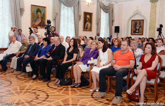 В Национальном музее азербайджанской литературы НАНА состоялся литературный вечер, посвященный 75-летнему юбилею Вагифа Самедоглы