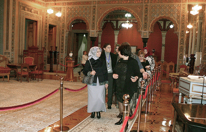 Премьер-министр Турции Ахмед Давутоглу вместе с супругой Саре Давутоглу посетили Национальный музей истории Азербайджана