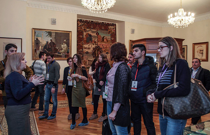 Участники Международной зимней школы мультикультурализма посетили Национальный музей азербайджанской литературы