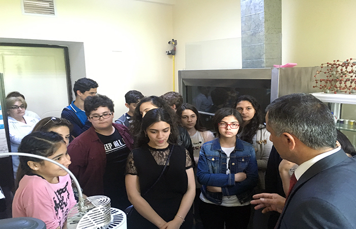 Kataliz və Qeyri-üzvi Kimya İnstitutunda məktəblilər üçün ekskursiya təşkil  olunub