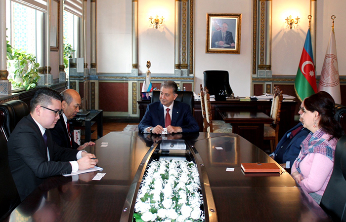 AMEA-nın prezidenti Monqolustanın ölkəmizdəki səfiri ilə görüşüb