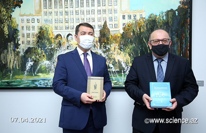 The Kazakhstan ambassador to Azerbaijan visited the Central Scientific Library
